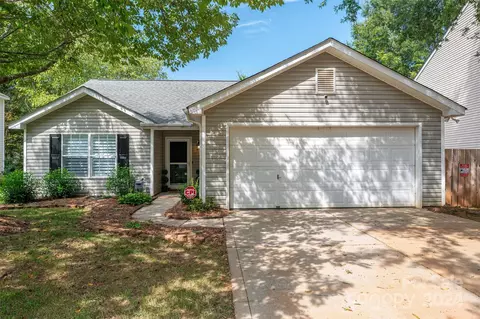 809 Settlement Dr, Clover, SC 29710