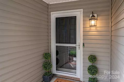 Exterior - 809 Settlement Dr, Clover, SC 29710 photo 2 of 7