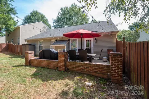 Exterior - 809 Settlement Dr, Clover, SC 29710 photo 5 of 7