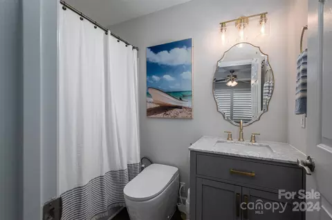 Bath - 809 Settlement Dr, Clover, SC 29710 photo 1 of 2
