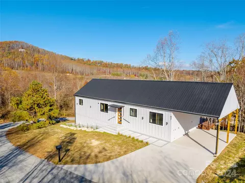 97 Hawke Crest Rd, Hendersonville, NC 28792
