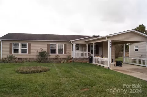 444 Riverwind Dr, Hendersonville, NC 28739