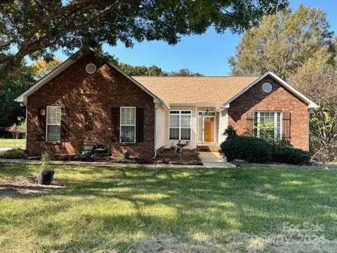 201 Lakeview Dr, Harrisburg, NC 28075