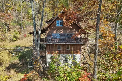 27 Tuckaway Rd, Waynesville, NC 28785