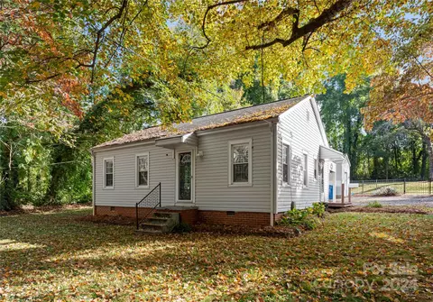 387 N Academy St, Mooresville, NC 28115