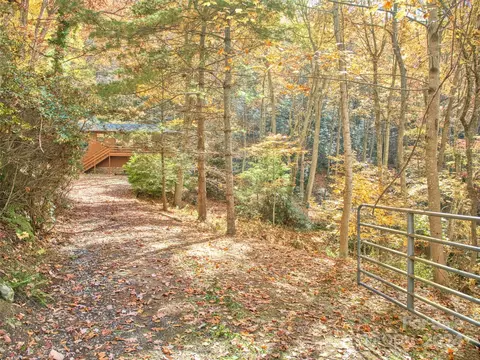 608 Seasons Dr, Clyde, NC 28721 photo 2
