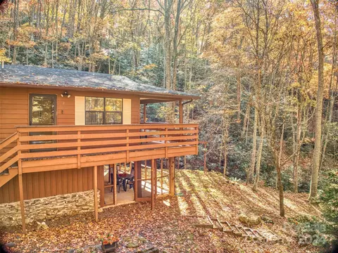 608 Seasons Dr, Clyde, NC 28721 photo 3