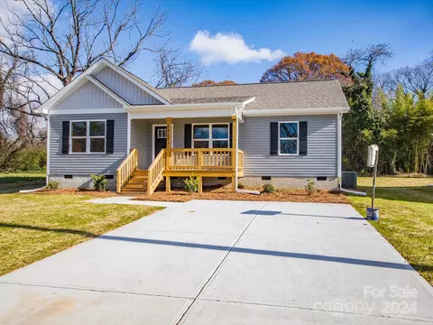 1327 Old Salisbury Rd, Statesville, NC 28625