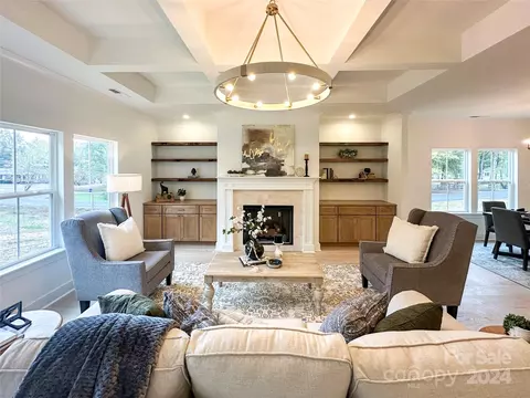 8886 Hills Dell Dr, Concord, NC 28027