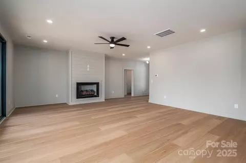 Living - 229 Golf Course Rd, Maiden, NC 28650 photo 2 of 3
