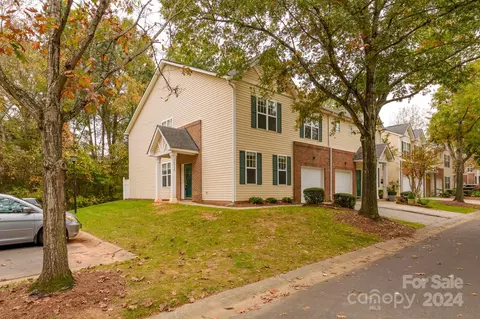 10735 Essex Hall Dr, Charlotte, NC 28277