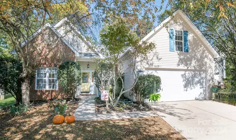 10034 Highlands Crossing Dr, Charlotte, NC 28277