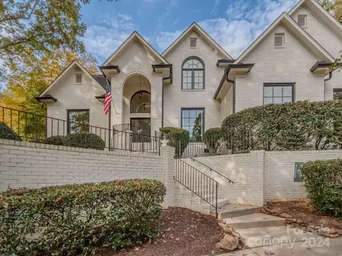 5527 Camelot Dr, Charlotte, NC 28270