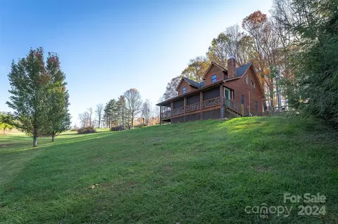 96 Barnetts Knl, Burnsville, NC 28714