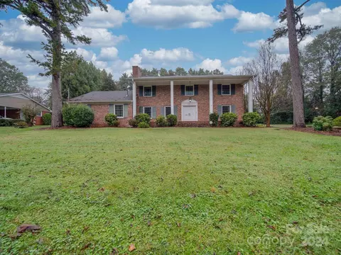 974 Sandswood Dr, Gastonia, NC 28054