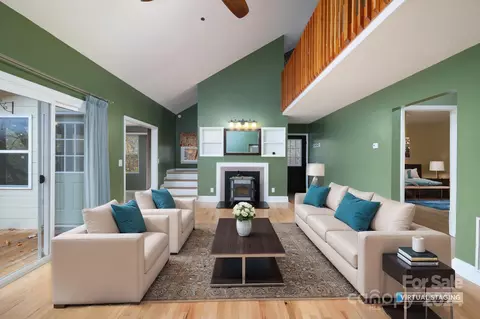 Living - 506 Rabbit Run, Marshall, NC 28753 photo 1 of 2