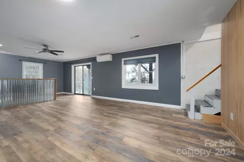 Living - 506 Rabbit Run, Marshall, NC 28753 photo 2 of 2