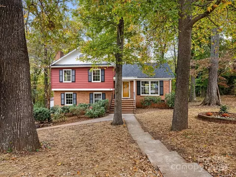 6815 Somersworth Dr, Charlotte, NC 28215