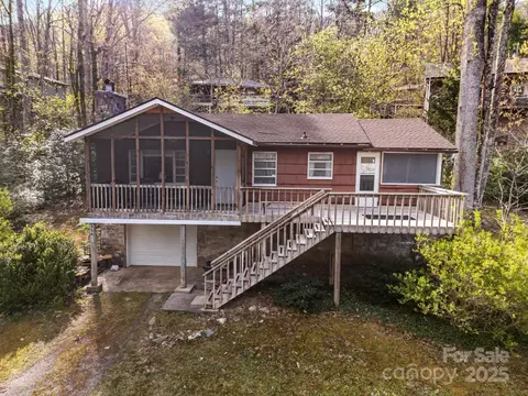 356 Azalea Dr, Maggie Valley, NC 28751