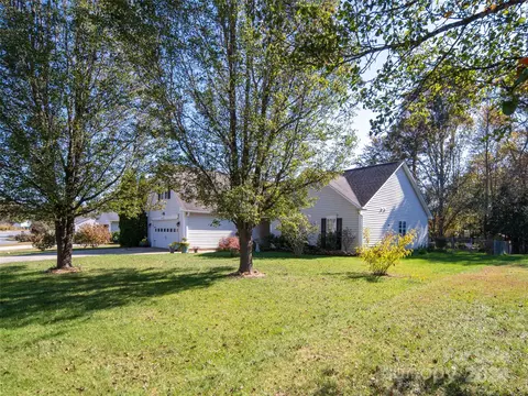 416 Glensprings Dr, Fletcher, NC 28732
