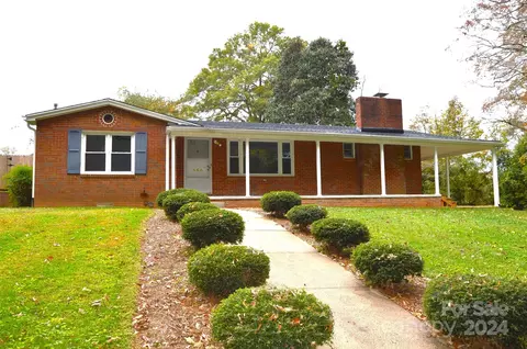 548 Greenway Dr, Statesville, NC 28677