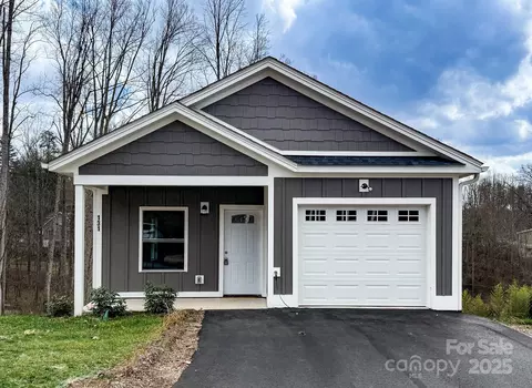 131 Northbend Dr, Asheville, NC 28804