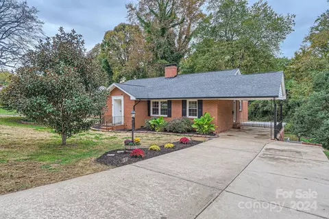 911 Churchill Dr, Gastonia, NC 28054
