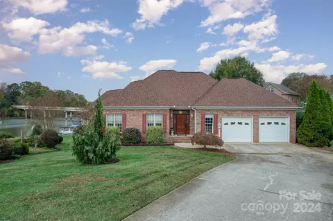219 E Tattersall Dr, Statesville, NC 28677