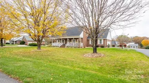 326 Thistle Ln, Statesville, NC 28625