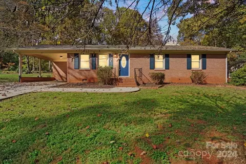 137 Brady Ln, Statesville, NC 28625
