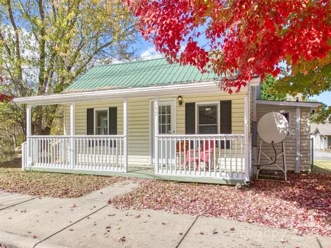 297 Hendrix St, Waynesville, NC 28786