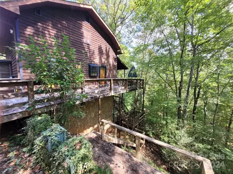 970 Forest Lake Heights Dr, Nebo, NC 28761