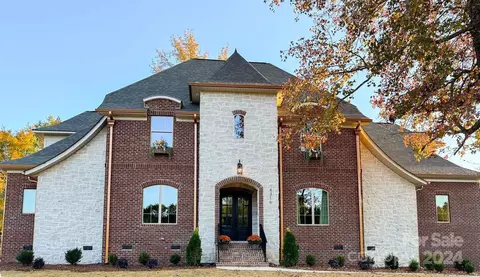 8316 Rolling Fields Rd, Charlotte, NC 28227