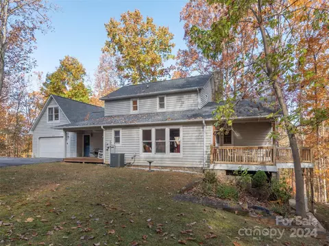 717 Redfield Dr, Clyde, NC 28721 photo 2
