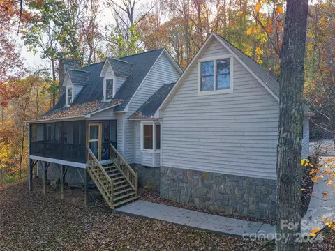 717 Redfield Dr, Clyde, NC 28721 photo 3