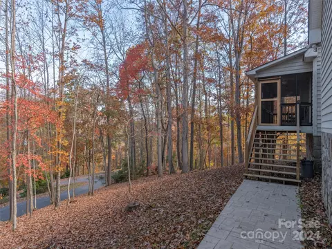717 Redfield Dr, Clyde, NC 28721 photo 4