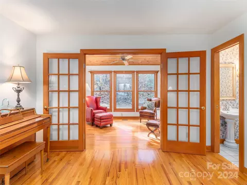 717 Redfield Dr, Clyde, NC 28721 photo 9