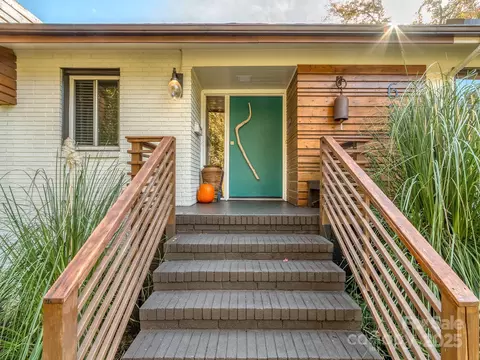 624 Dogwood Rd, Statesville, NC 28677