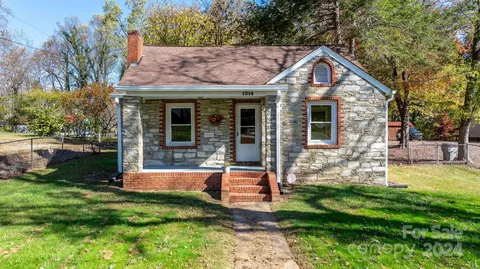 1214 Plaza St, Lenoir, NC 28645