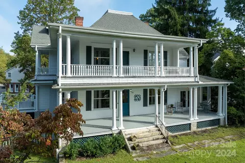 705 4th W Ave W, Hendersonville, NC 28739