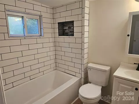 Bath - 143 Ranson Rd, Lancaster, SC 29720 photo 2 of 3
