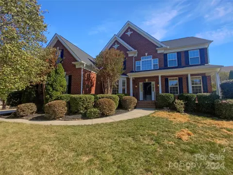 7707 Woodmere Dr, Harrisburg, NC 28075