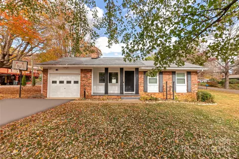 302 Marion Ave, Swannanoa, NC 28778