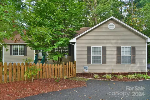 7 Oakwood Dr, Weaverville, NC 28787