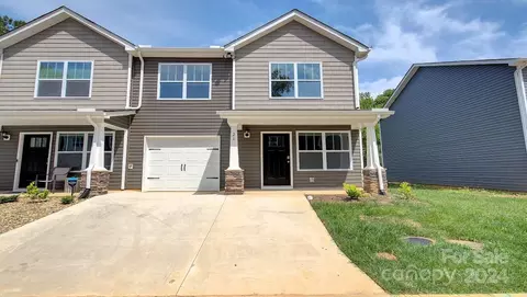 46 Virginia Commons Dr, Arden, NC 28704