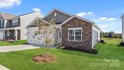 592 Country Oak Dr, Asheville, NC 28804