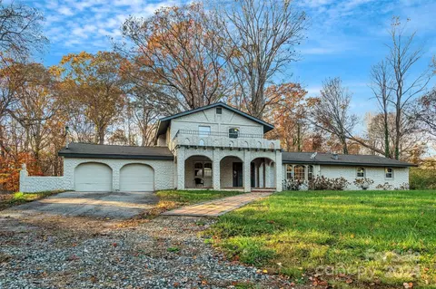 33 Horse Barn Rd, Candler, NC 28715