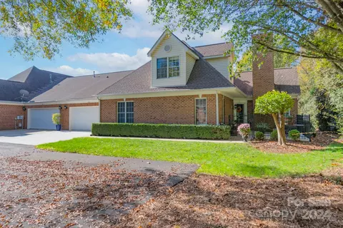 7519 Hurstbourne Green Dr, Charlotte, NC 28277