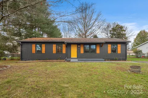 34 E Silverleaf E Dr E, Hendersonville, NC 28739
