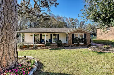 6925 Glenmoor Dr, Charlotte, NC 28214